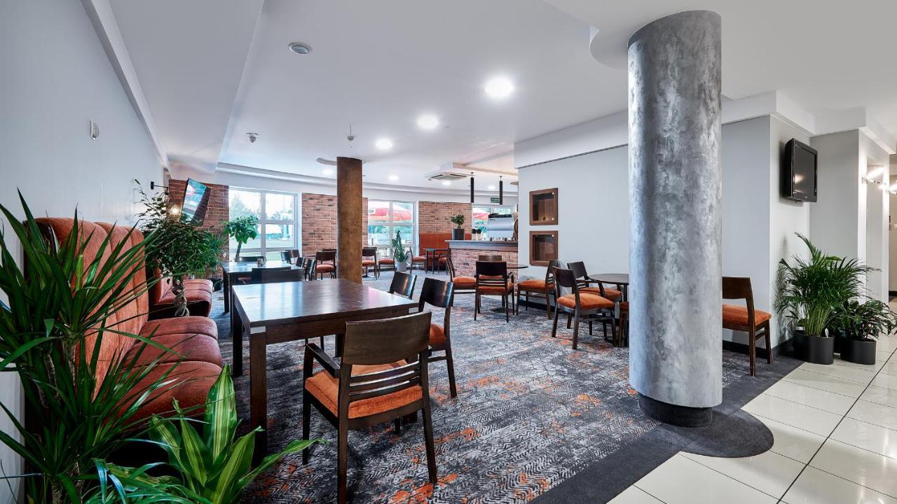 Hotel Anton By Dns Прушков Екстериор снимка