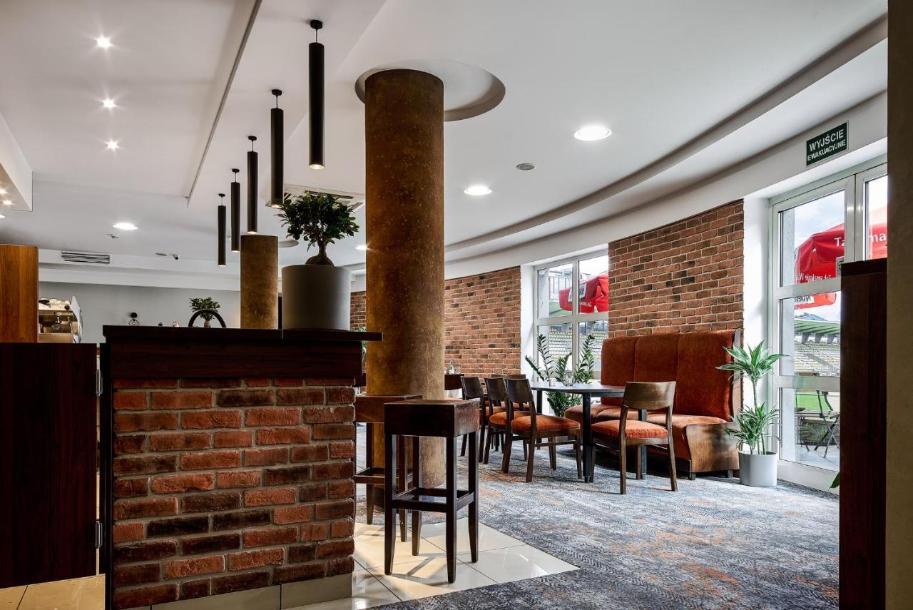 Hotel Anton By Dns Прушков Екстериор снимка